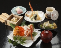 海鮮タップリの箱寿司ランチコース