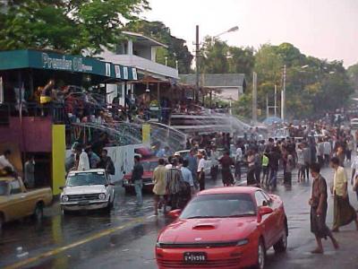 ミャンマーの新年は？