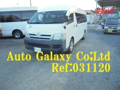 トヨタハイエースコミューターGL１５人乗り