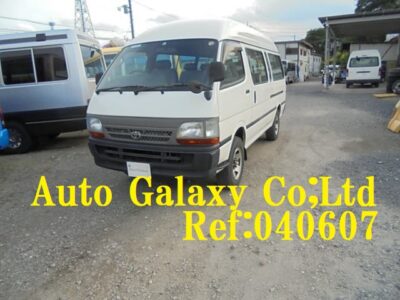 トヨタハイエースコミューターGL１５人乗り（79.8万円）