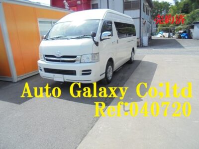 ハイエースグランドキャビン4WD１０人乗り