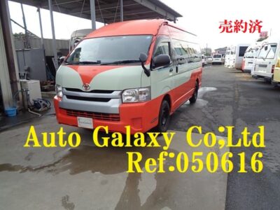 トヨタハイエースコミューター4WDGL１４人乗り