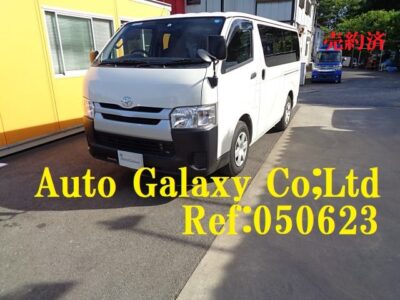 トヨタハイエースDX３(６)人乗り