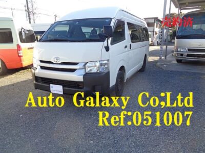 トヨタハイエースコミューターDX４WD１４人乗り