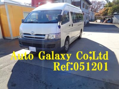 トヨタハイエースコミューターDX１５人乗り