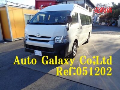 トヨタハイエースコミューターDX４WD１４人乗り