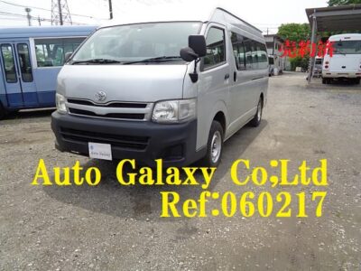 トヨタハイエースコミューターDX４WD１５人乗り