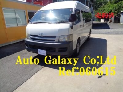 トヨタハイエースコミューターDX15人乗り