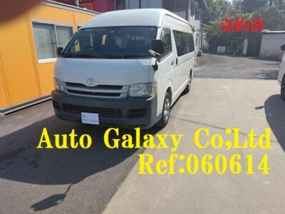 トヨタハイエースコミューターDX15人乗り