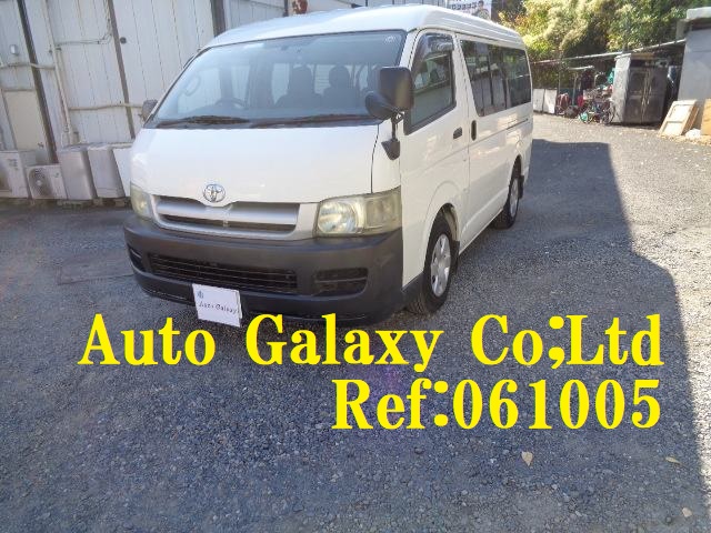 トヨタハイエースDX10人乗り