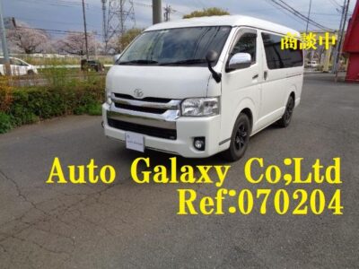 トヨタハイエース10人乗りワゴン