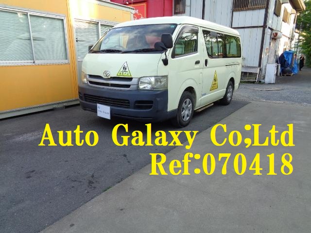 トヨタハイエースコミューター幼児バス