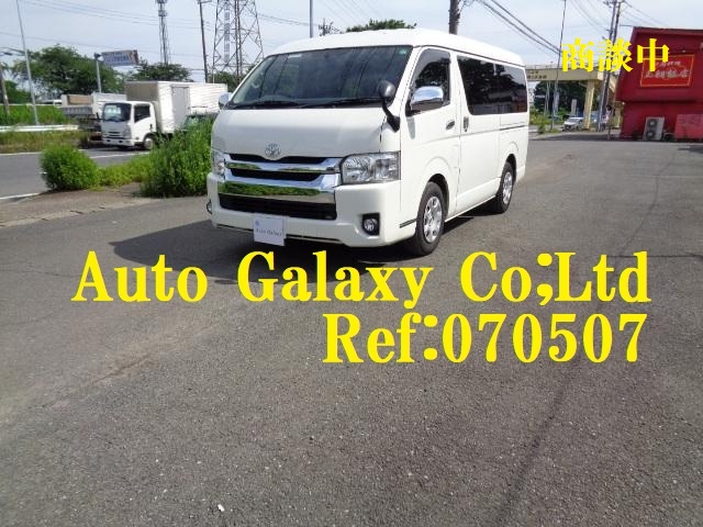 トヨタハイエースワゴン10人乗り