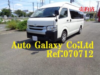トヨタハイエースコミューターGL１４人乗り