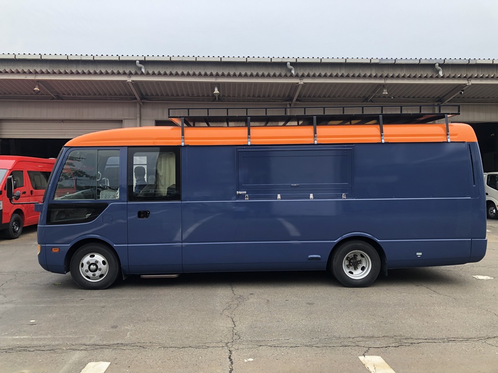 マイクロバスキッチンカーとはどのような車両かの疑問にお答えします。